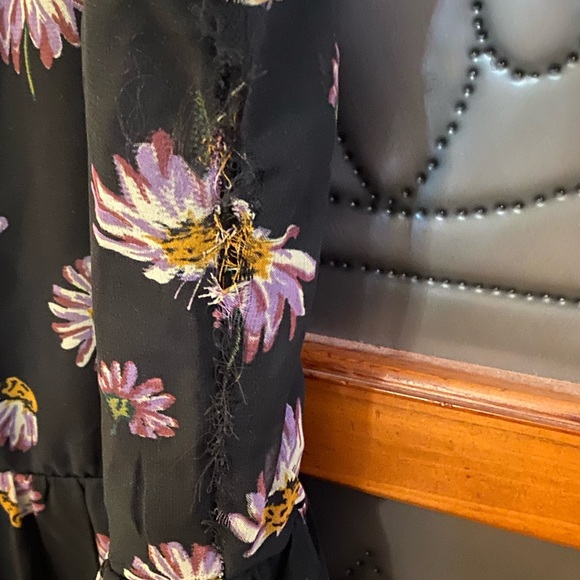 2/$10- O’Neill- Scoop Neck High Low NEEDS REPAIR - Picture 7 of 13